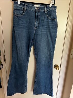 A&F The Flare High Rise denim jeans